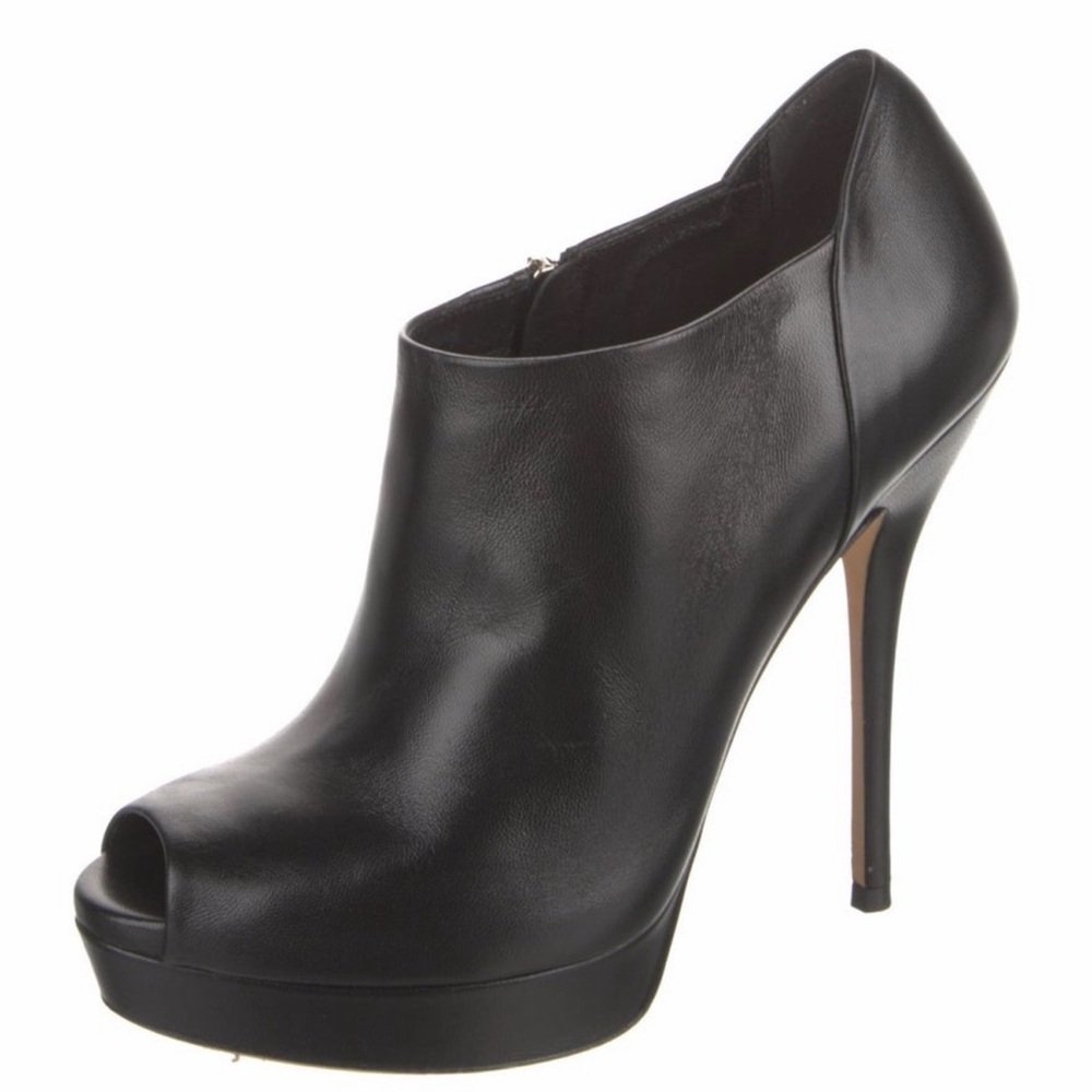 Gucci Black Leather Platform Pumps